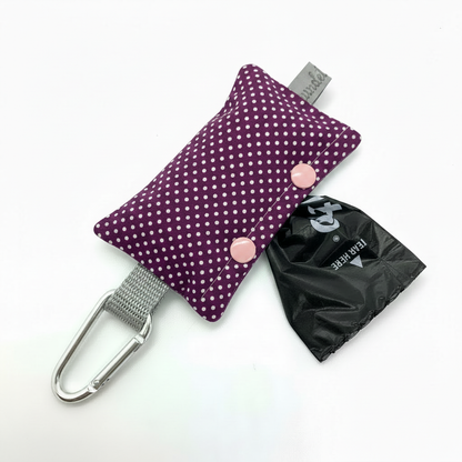 Kotbeutelspender Dots auf Lila mit rosa Druckknöpfen